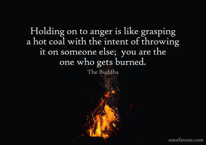 La ira es como el carbón caliente cita de Buda