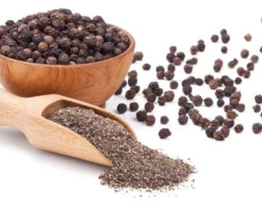 Black pepper in bowl