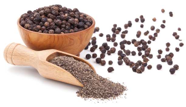 Black pepper in bowl