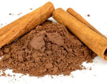 Cinnamon powder and sticks