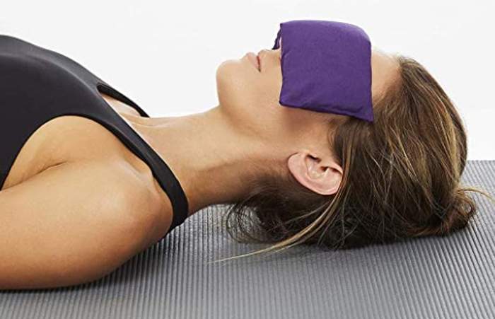 Weighted eye pillow