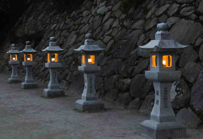 Japanese lantern symbolizing the 4 elements