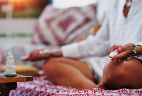 Meditating with selenite
