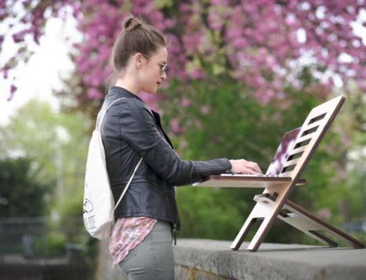 Standing desk