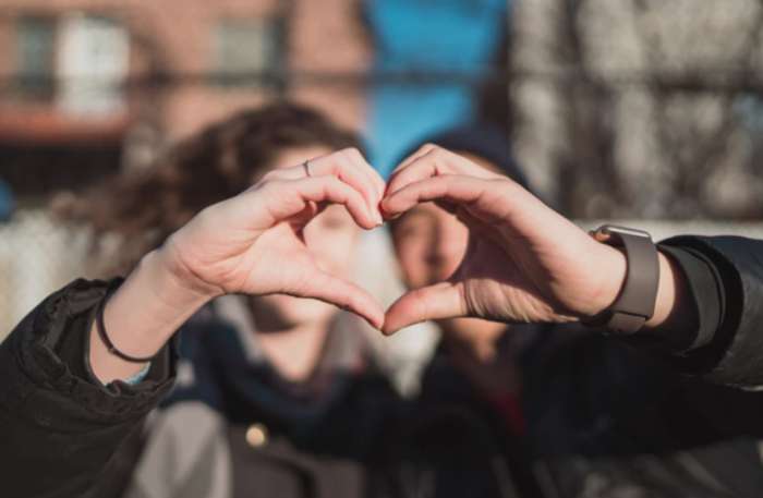 Two people heart sign