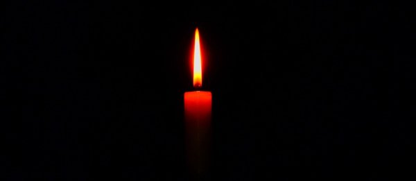 Unwavering candle light
