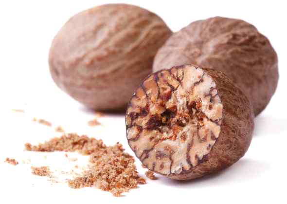 Whole and half nutmeg